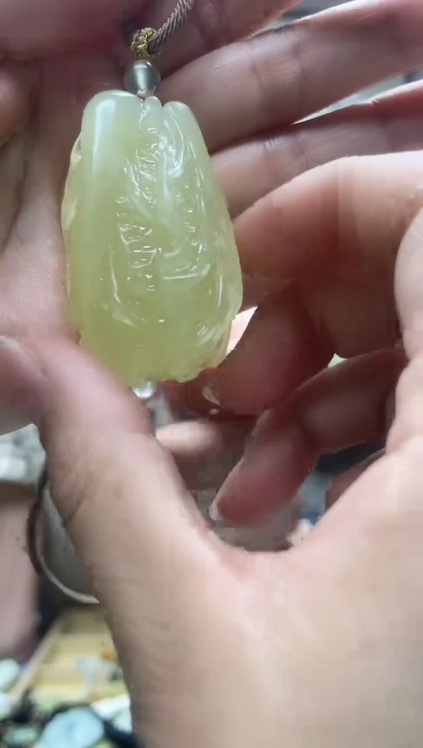 未镶嵌岫玉吊坠.