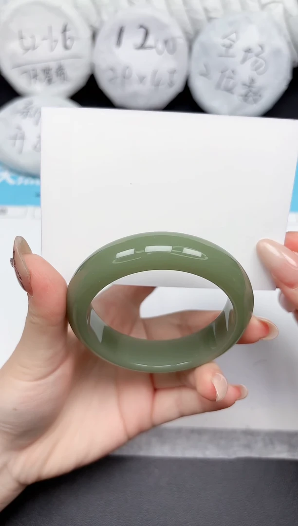 未镶嵌手镯石英质玉230/56.5