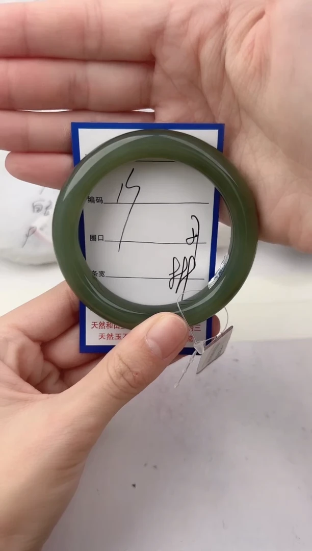 未镶嵌手镯和田玉13颜色微差无瑕疵
