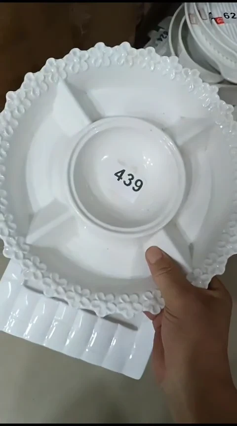 瓷439白色浮雕五格1个