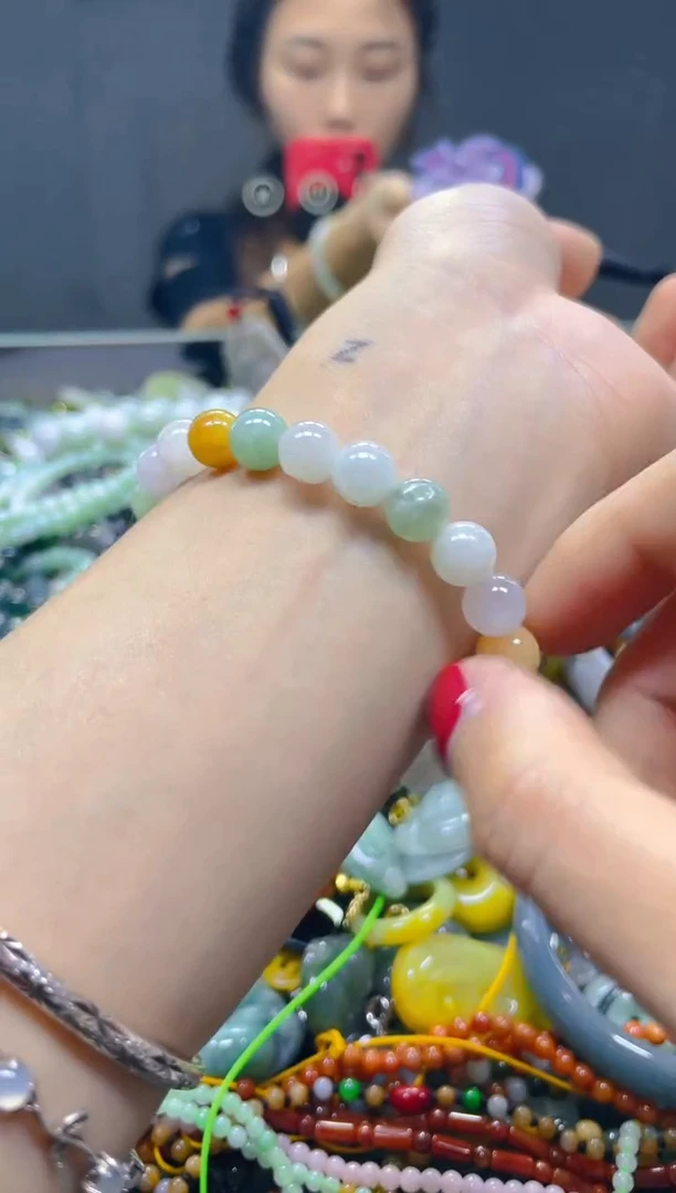 颈饰未镶嵌翡翠8MM/Q/翡翠A货，一件也是批发价