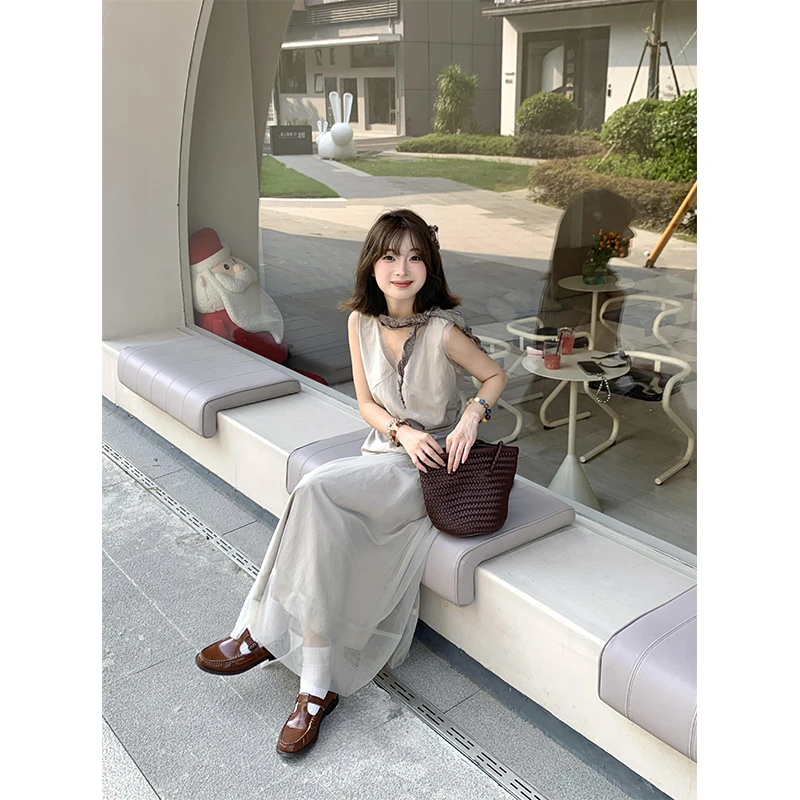 时尚穿搭女士夏季V领无袖设计感显瘦百搭小众上衣法式复古半身裙