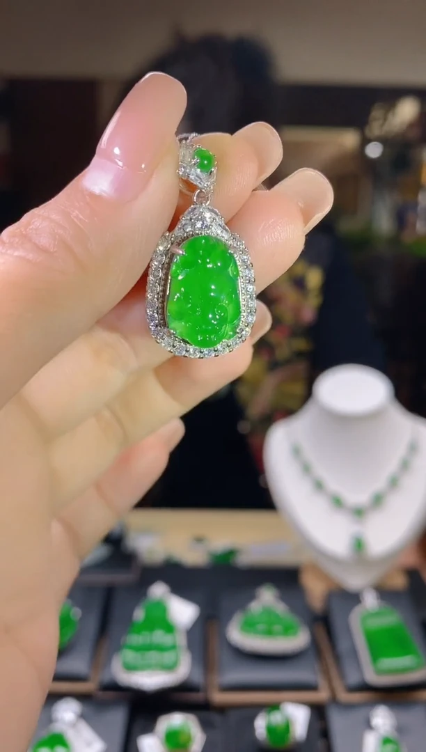【闪购商品】翡翠吊坠(不含链)未镶嵌翡翠吊坠