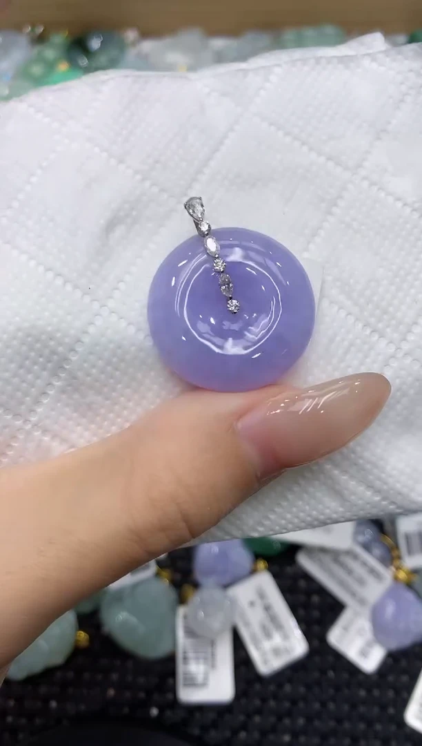 翡翠18K金镶嵌颈饰111111111111