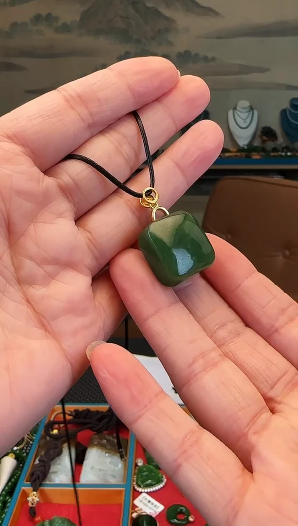 颈饰未镶嵌和田玉方糖