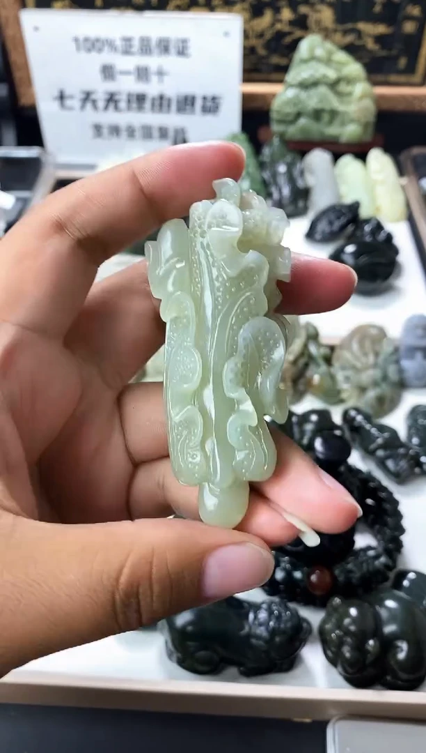 颈饰未镶嵌和田玉1