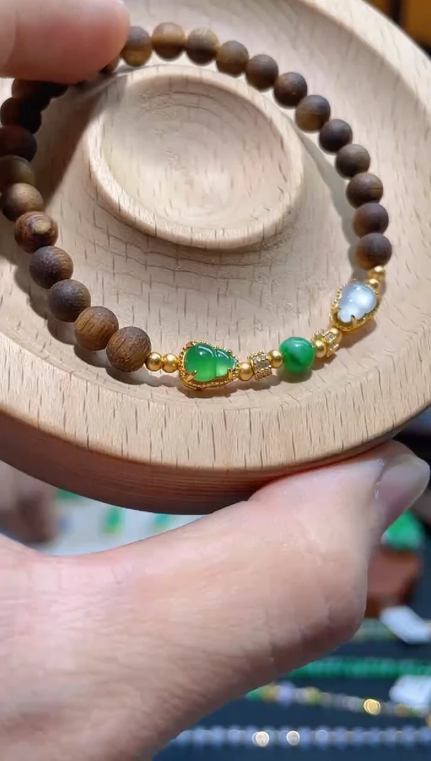 颈饰未镶嵌翡翠手串