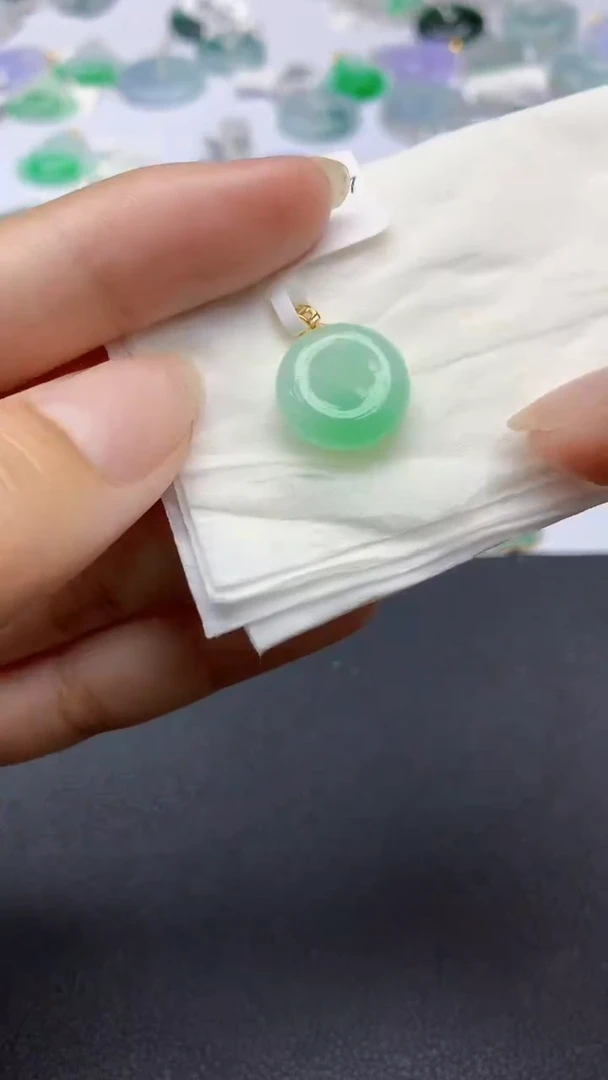 翡翠18K金镶嵌颈饰天然缅甸a货翡翠