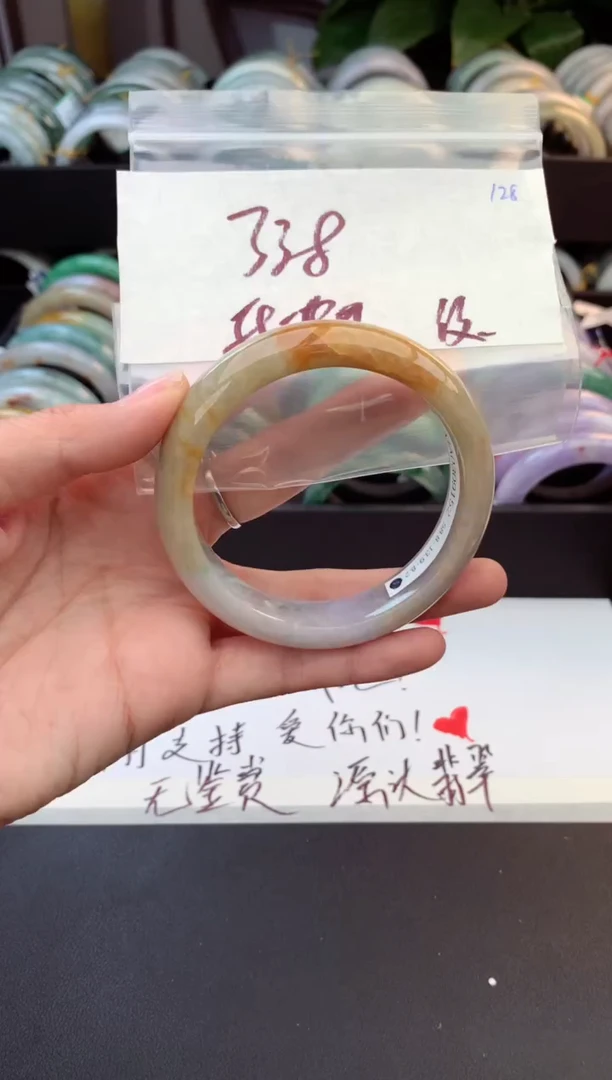 未镶嵌定制翡翠毛货需精细抛光+多人
