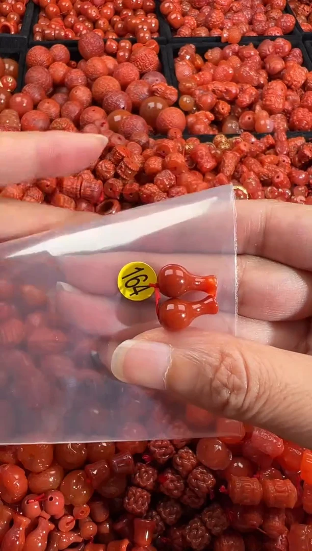 南红玛瑙未镶嵌颈饰1