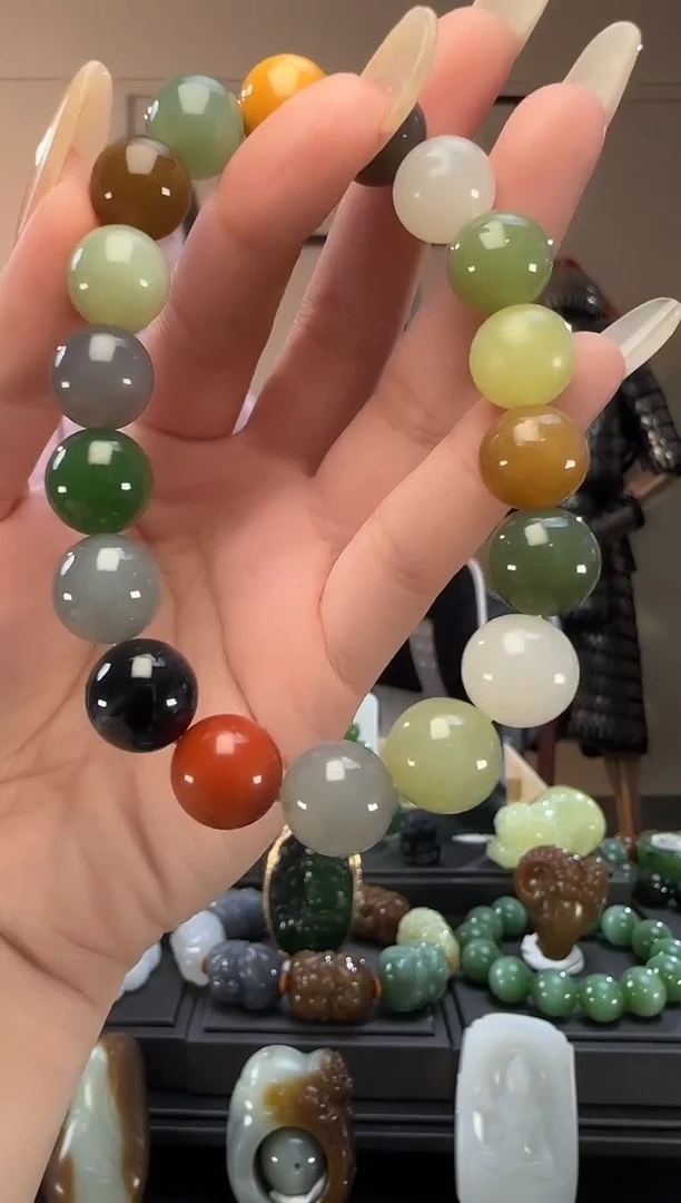 颈饰未镶嵌和田玉多宝圆珠手串