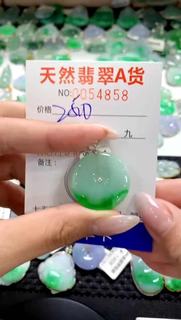 翡翠18K金镶嵌颈饰1111111111111111