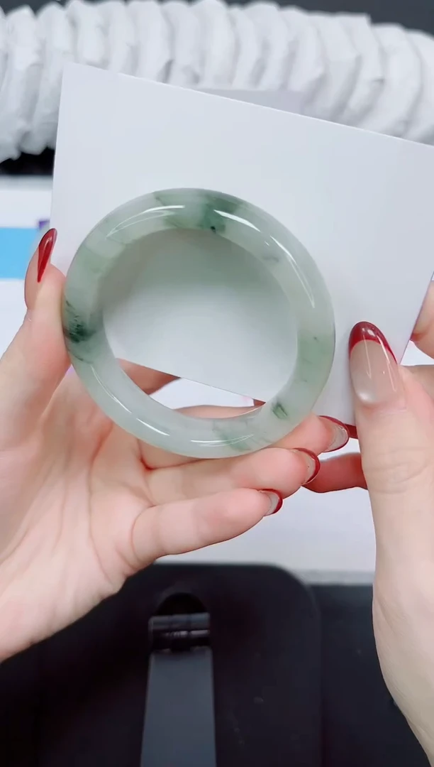 【闪购商品】石英质玉手镯未镶嵌30