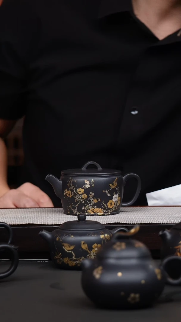 茶壶紫砂黑泥描金汉瓦