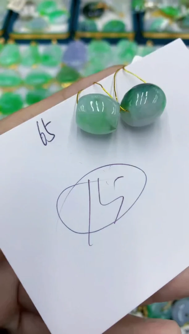 翡翠未镶嵌颈饰1111111111多样性发其一