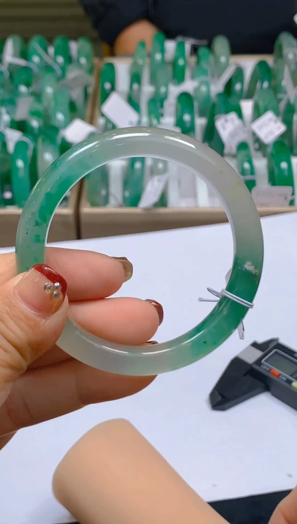 【闪购商品】石英质玉手镯未镶嵌冰美人非洲翠A货，冰种