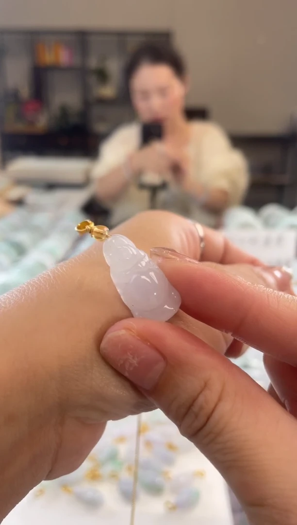 翡翠未镶嵌颈饰多样性发货  发一件