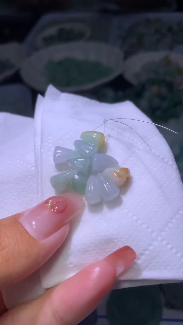 翡翠未镶嵌颈饰MXX021904