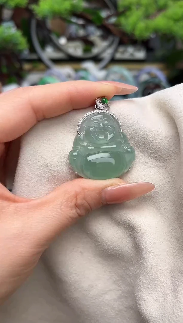 颈饰18K金镶嵌翡翠吊坠