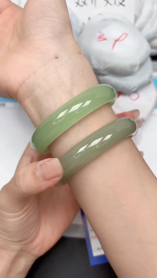 未镶嵌手镯石英质玉201/60.7