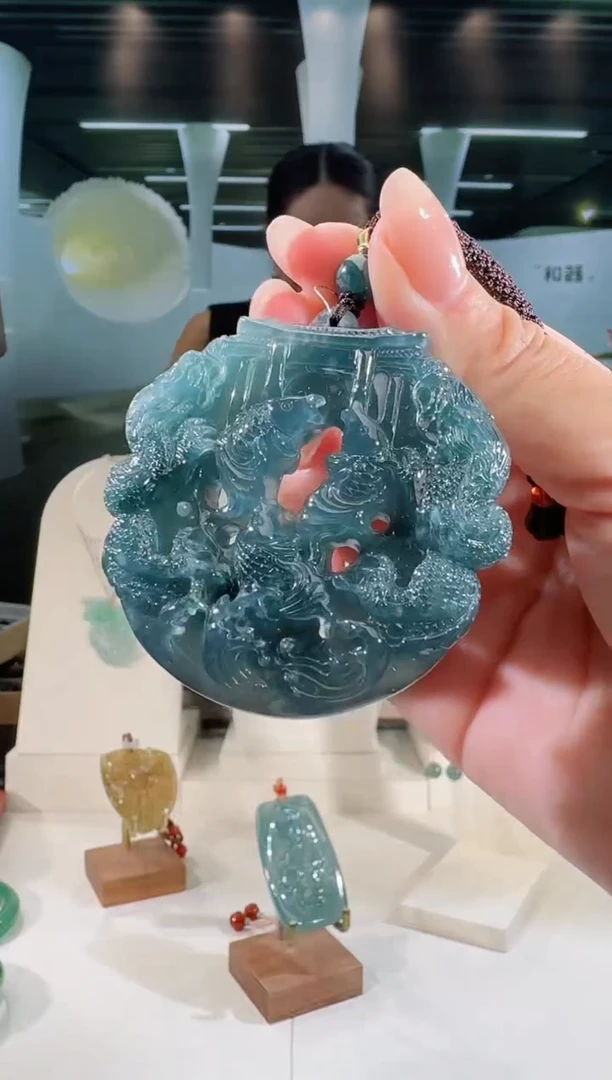 翡翠未镶嵌吊坠(不含链)纯天然A货翡翠鱼跃龙门（多样性发其一）