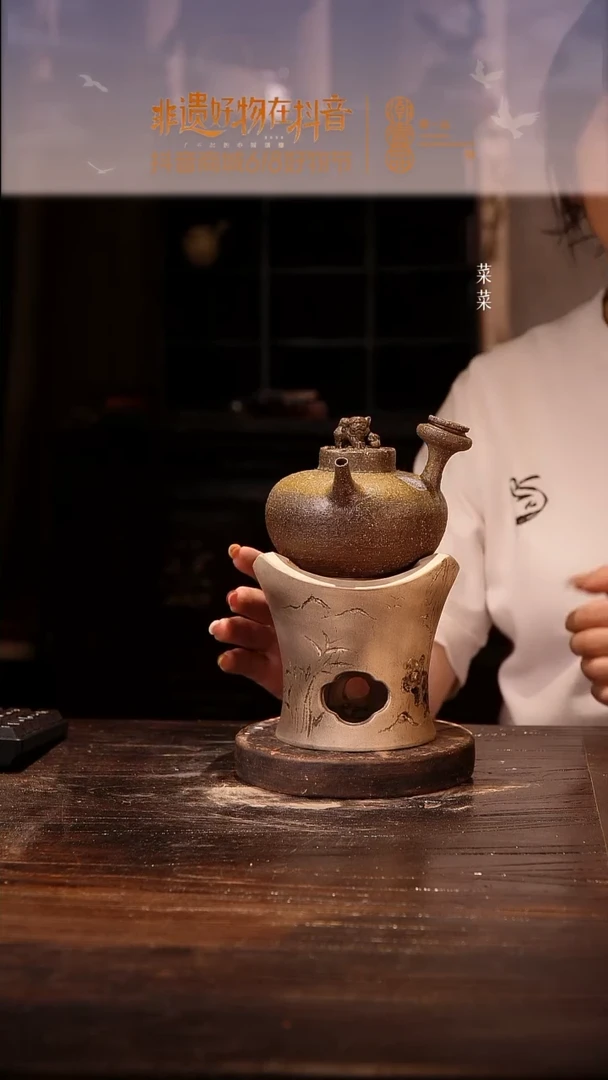 白泥小山峰雕刻炉+柴烧狮子侧把