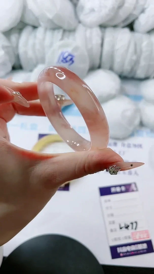 【闪购商品】石英质玉手镯未镶嵌多样性发货L477