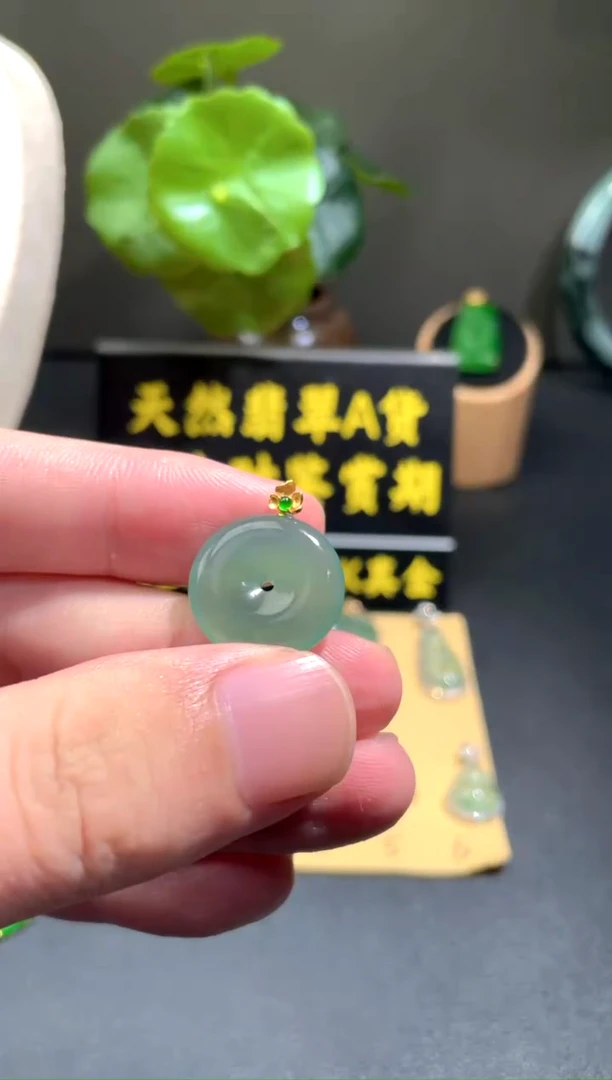 颈饰18K金镶嵌翡翠翡翠A货