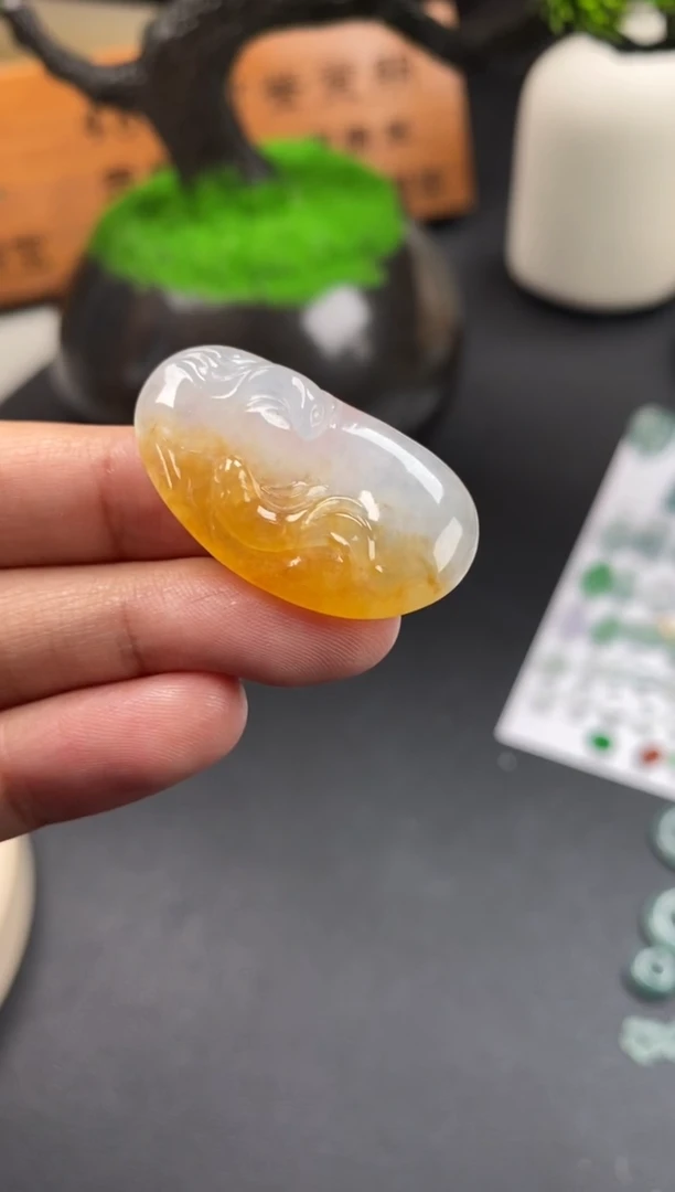 颈饰未镶嵌翡翠翡翠冰种裸石