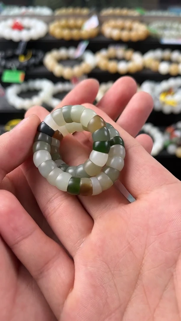 【闪购商品】和田玉手串未镶嵌多宝猪大肠手串卡8微色差