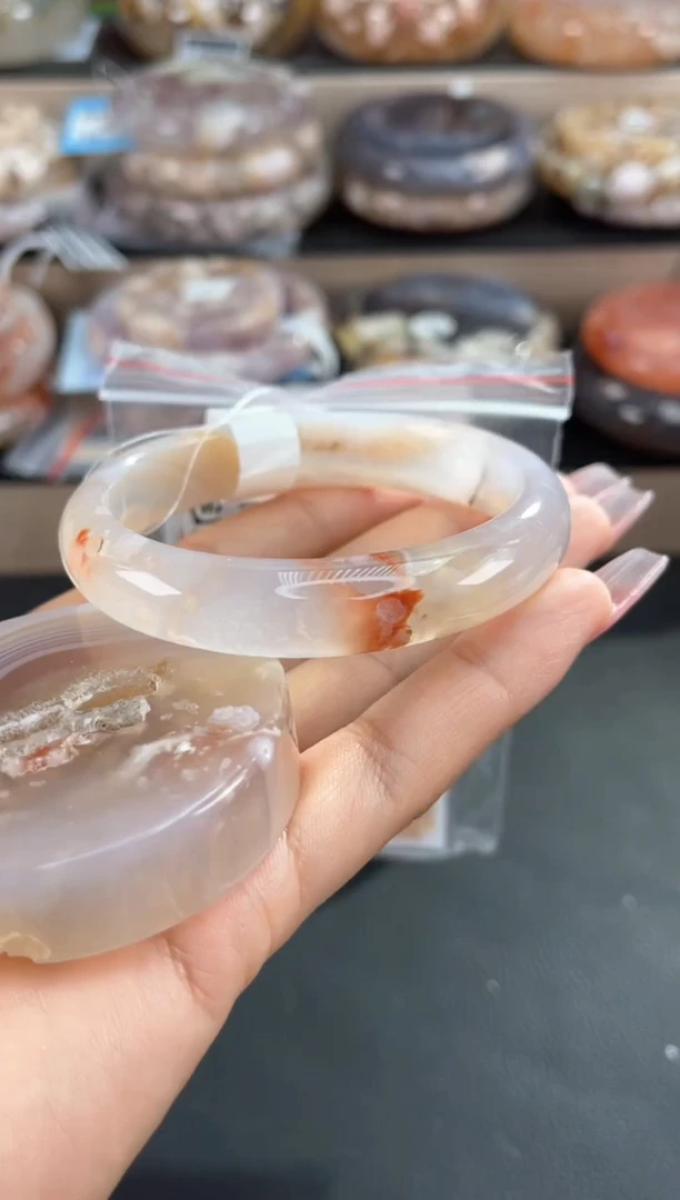 未镶嵌手镯石英质玉56