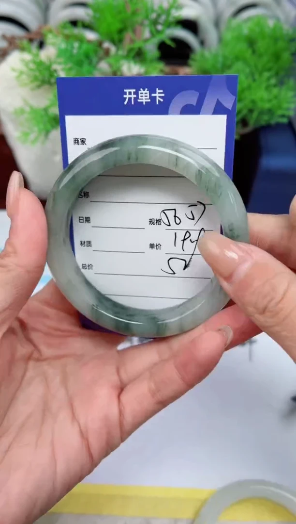 【闪购商品】石英质玉手镯未镶嵌52