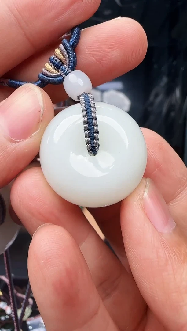 颈饰未镶嵌和田玉平安扣