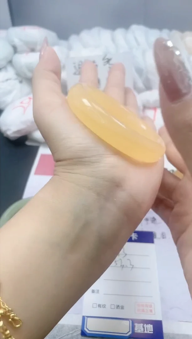 【闪购商品】石英质玉手镯未镶嵌73/53.3
