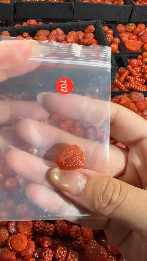 南红玛瑙未镶嵌颈饰1