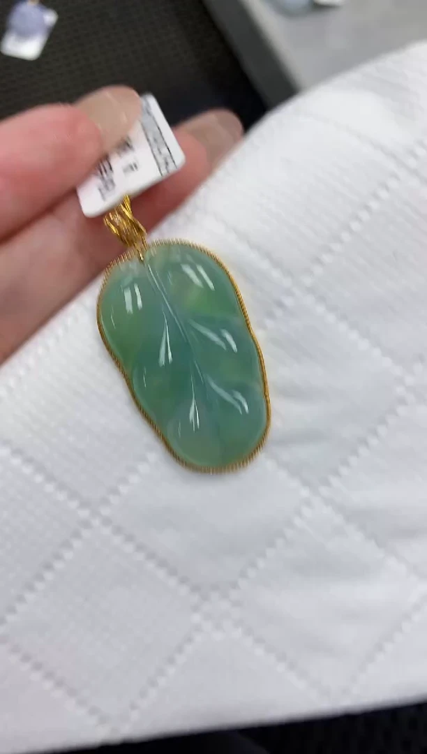 颈饰18K金镶嵌翡翠11111111111
