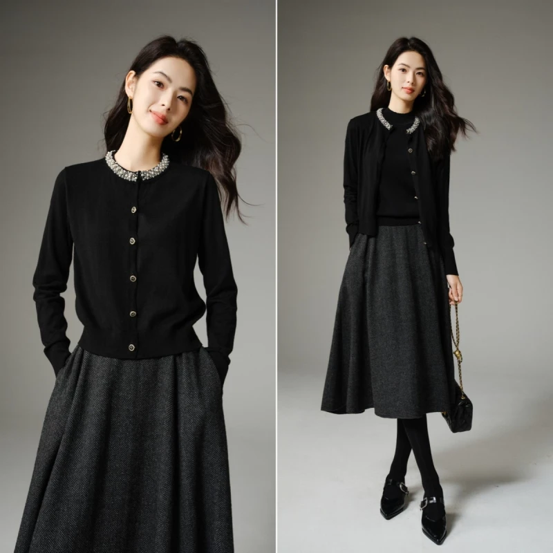 气质优雅重工镶钻针织衫女2025秋冬季新款小香风宽松百搭毛衣开衫