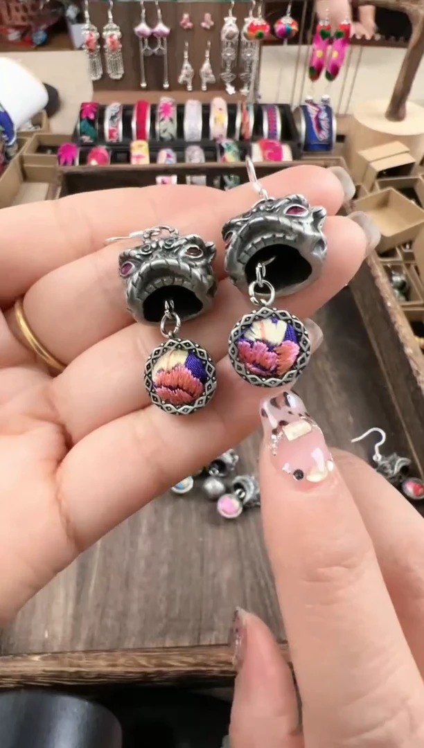 【闪购商品】织绣民族风老绣饰品328