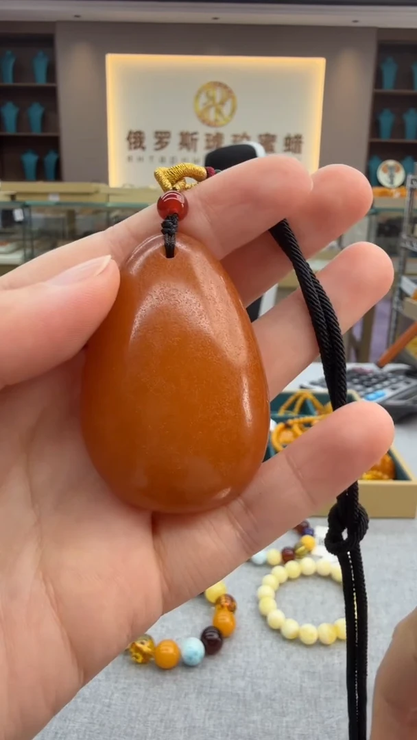 琥珀颈饰未镶嵌346秒拍号 假一罚三