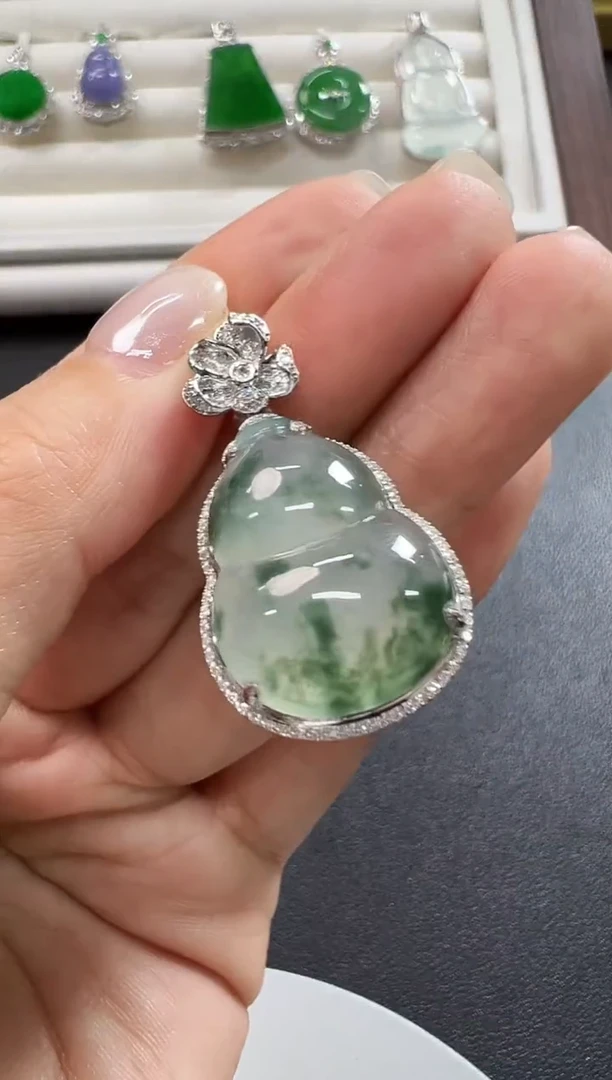 颈饰18K金镶嵌翡翠KXHM1212-024