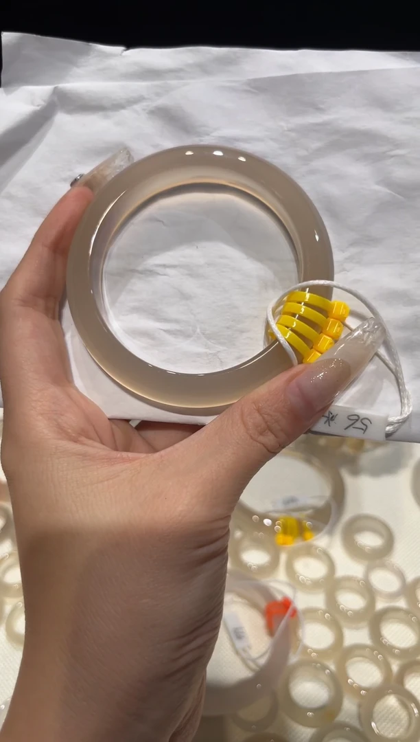 玛瑙/玉髓手镯未镶嵌纯天然马料玛瑙手镯