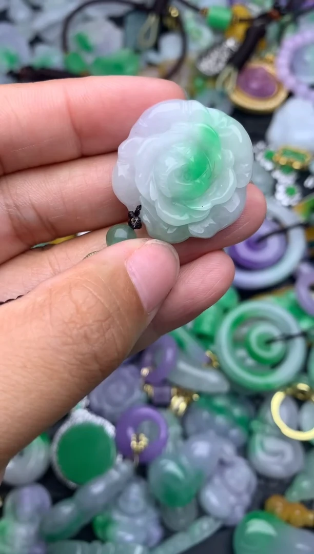 颈饰未镶嵌翡翠缅甸翡翠吊坠