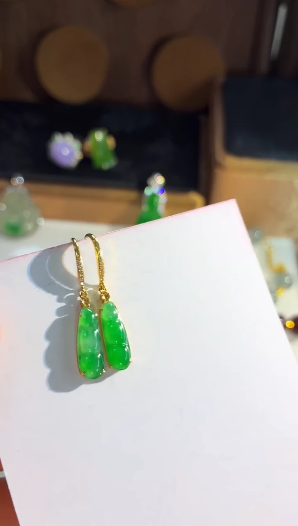 18K金镶嵌翡翠耳饰耳饰