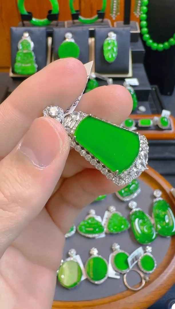 吊坠(赠链)银S925镶嵌翡翠天然A货翡翠