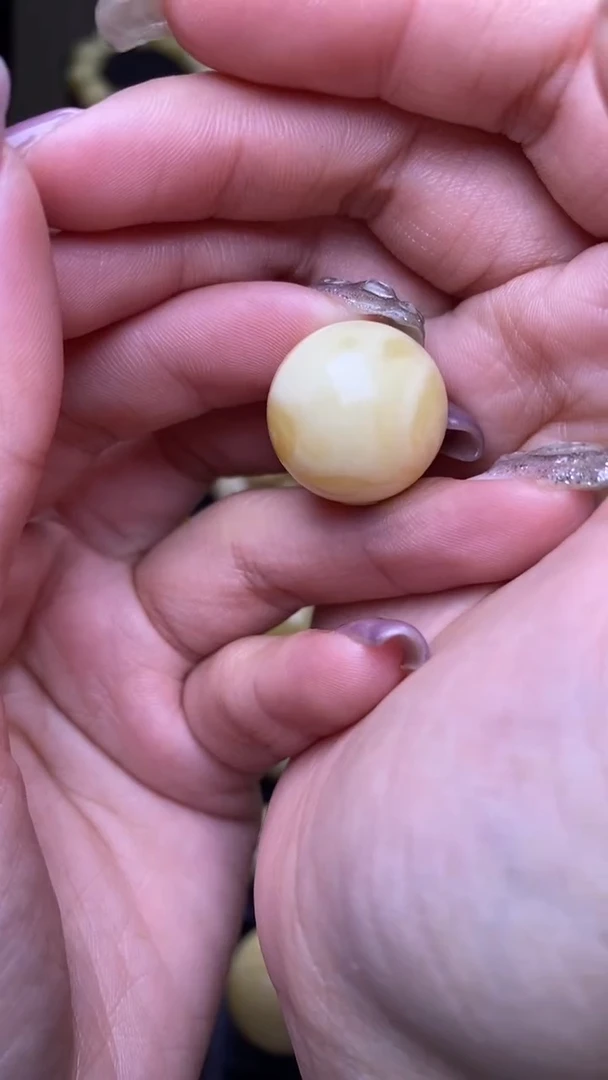 【闪购商品】琥珀裸石未镶嵌葵. 84