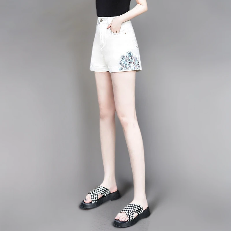 2025夏薄款重工刺绣白色牛仔短裤女高腰百搭显瘦a字阔腿短裤热裤