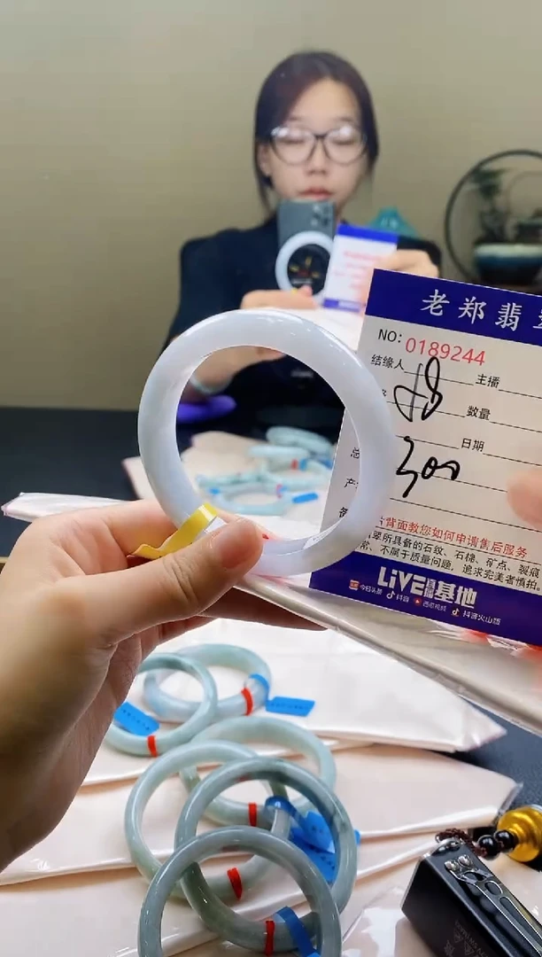 翡翠手镯未镶嵌AAAAAA