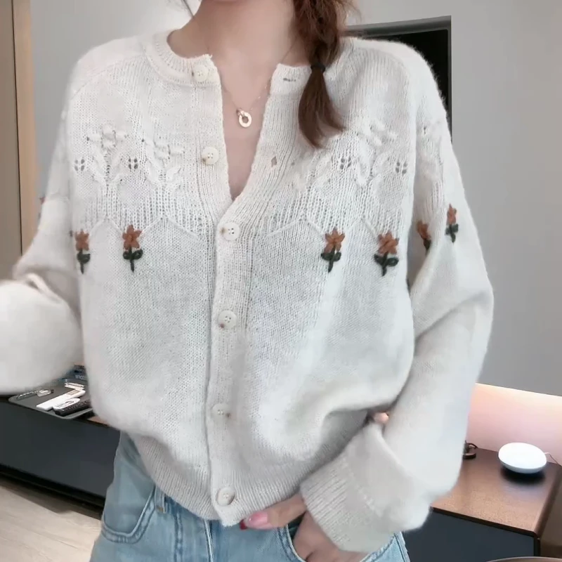 冬季新款洋气设计感温柔减龄刺绣毛衣慵懒时尚针织开衫LK2501161