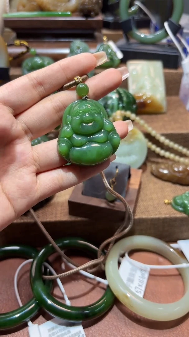 颈饰未镶嵌和田玉（碧玉）1