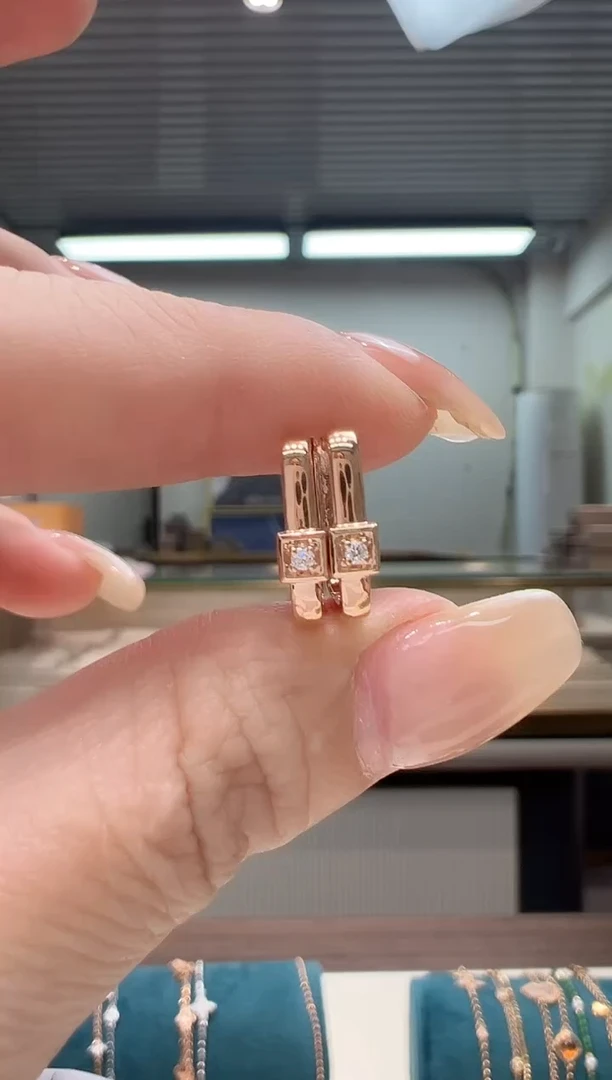 【闪购商品】钻石耳环18K金镶嵌镶钻方形耳环K红